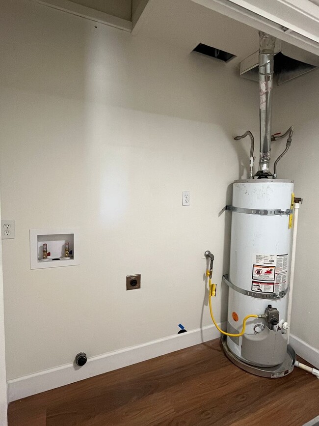 Building Photo - 4076
