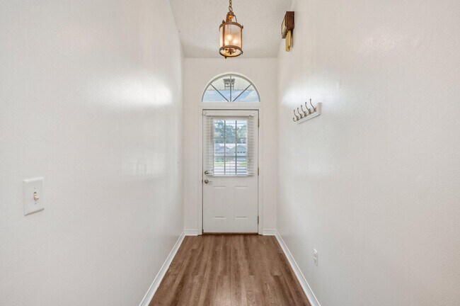 Building Photo - 2803 Wilson Ln
