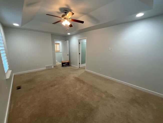Building Photo - 4 bdrm 3 bth Home 2 Car Garage- Small Dog ...