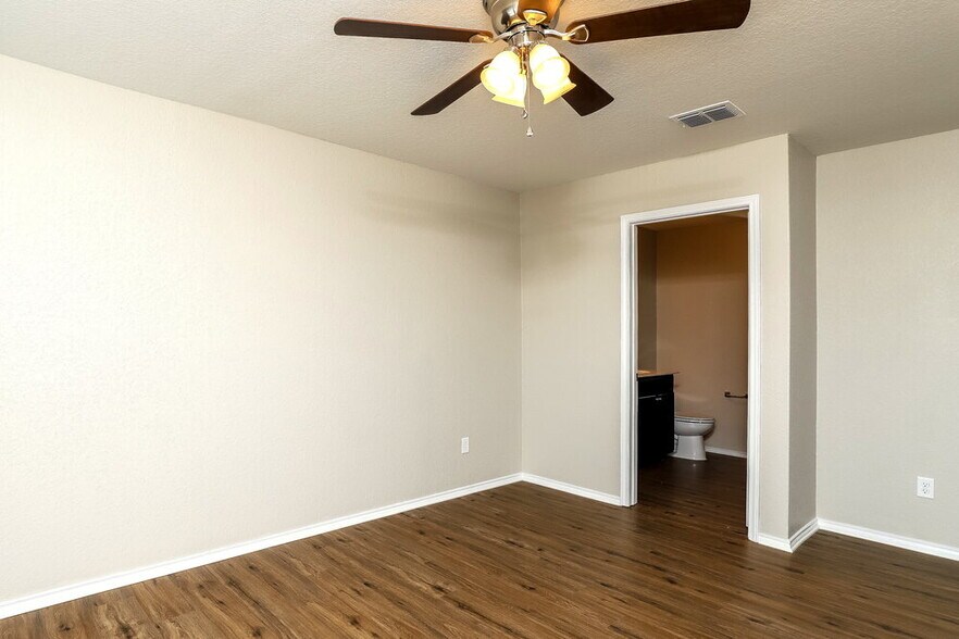 Building Photo - 10210 Castello Cyn