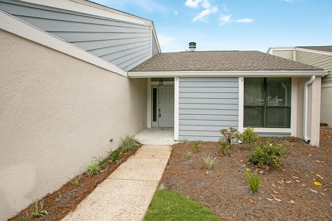 Building Photo - 319 L'Atrium Dr