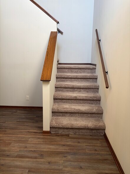 Building Photo - 8200 Broken Ridge Dr