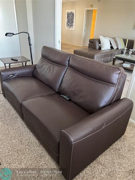 Building Photo - 3499 Oaks Way