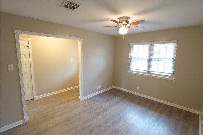 Building Photo - 5331 Inwood Dr