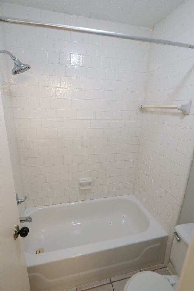 Building Photo - 17427 Hamilwood Dr