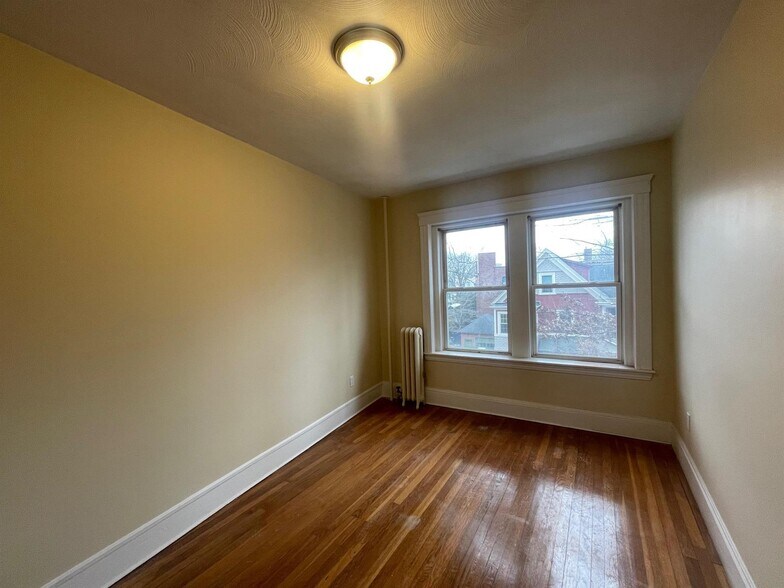 Building Photo - 14 Linnaean St