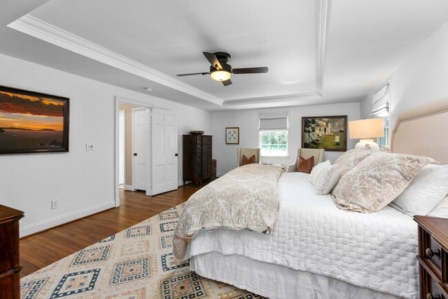 Building Photo - Stunning Irving Park 4 bedroom, 4 bathroom...