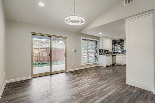 Building Photo - 3809 Misty Meadow Dr