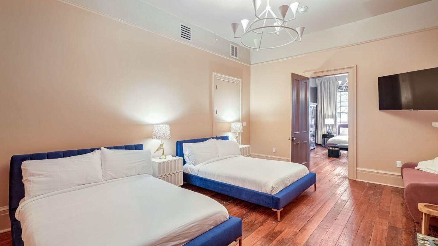 Building Photo - 604 Baronne St