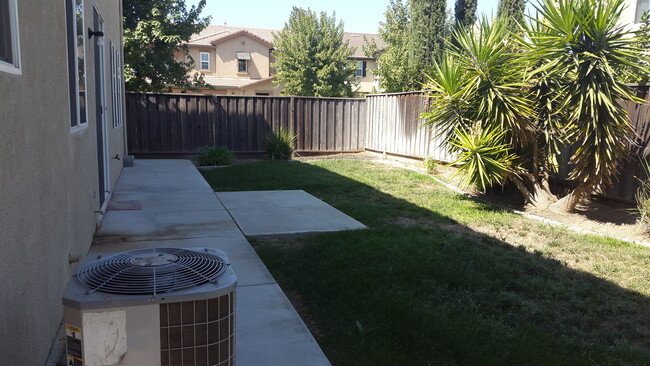 Building Photo - 2201 Driftwood Park Dr
