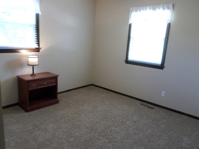 Building Photo - SHORT TERM LEASE ONLY