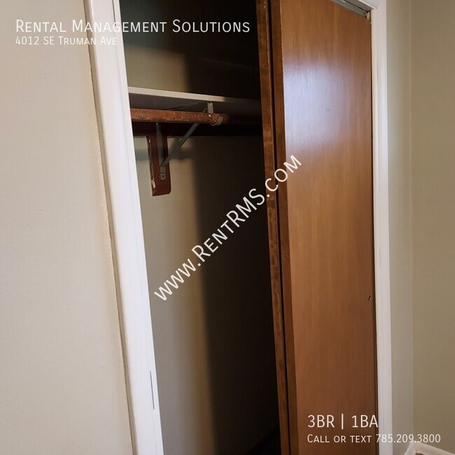 Building Photo - 4012 SE Truman Ave