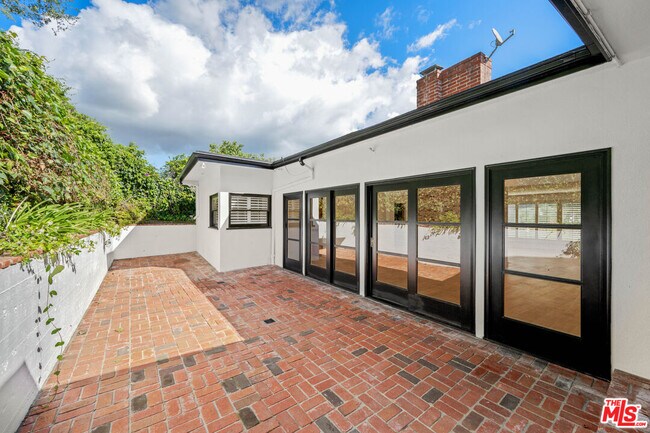 Building Photo - 435 Dalehurst Ave