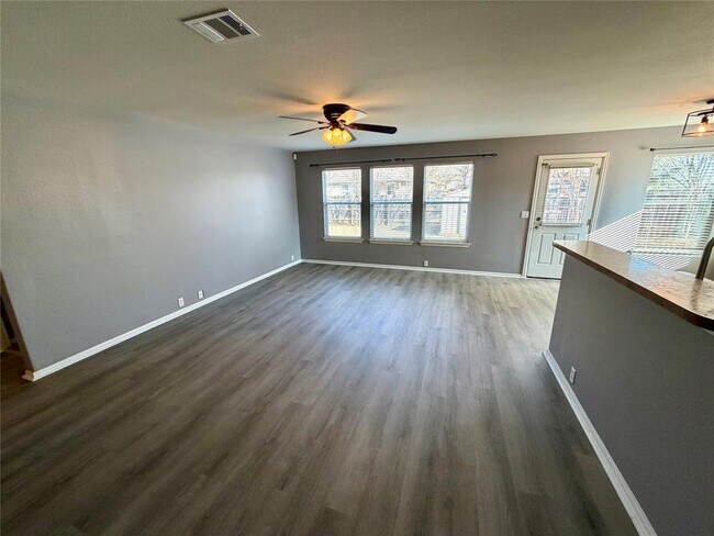 Building Photo - 500 Kingfisher Ln