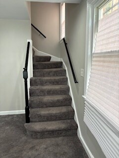 Building Photo - 820 Xenia St SE