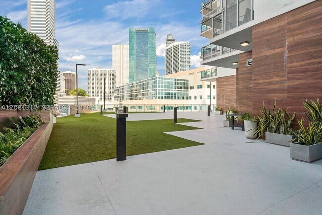 Building Photo - 350 S Miami Ave