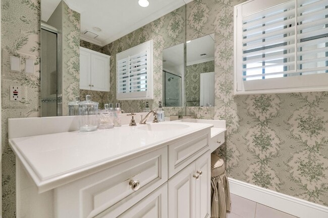 Building Photo - 6248 E Montecito Ave