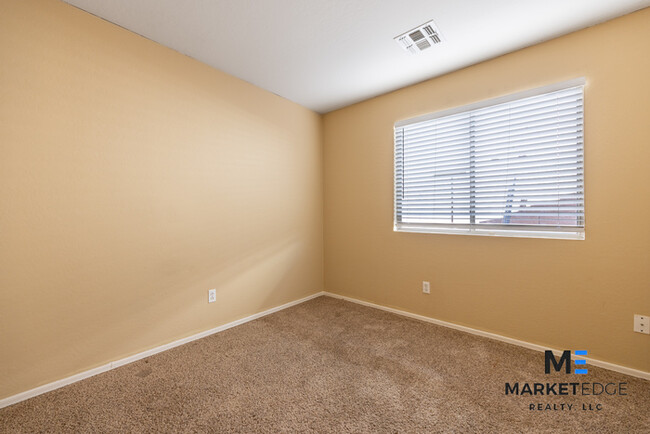Building Photo - 3Bed/2Bath House at Litchfield Rd/Camelbac...