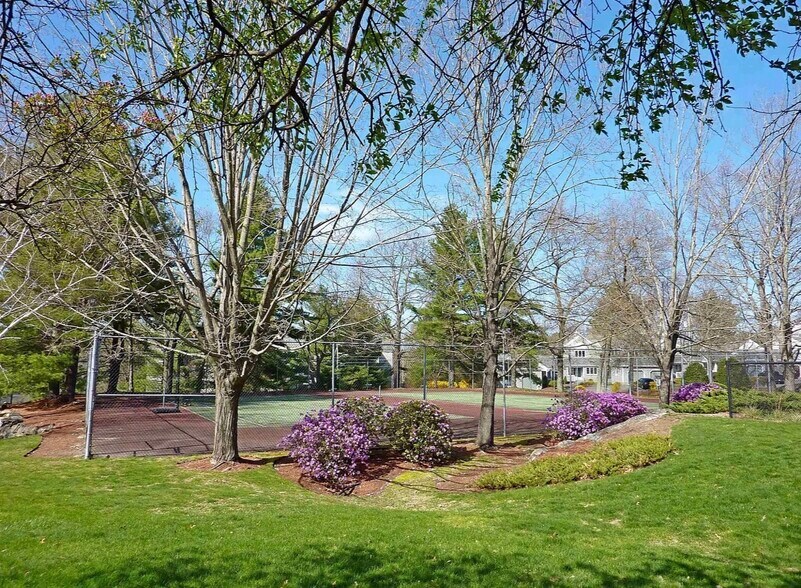 Building Photo - 12 Ledgewood Hills Dr