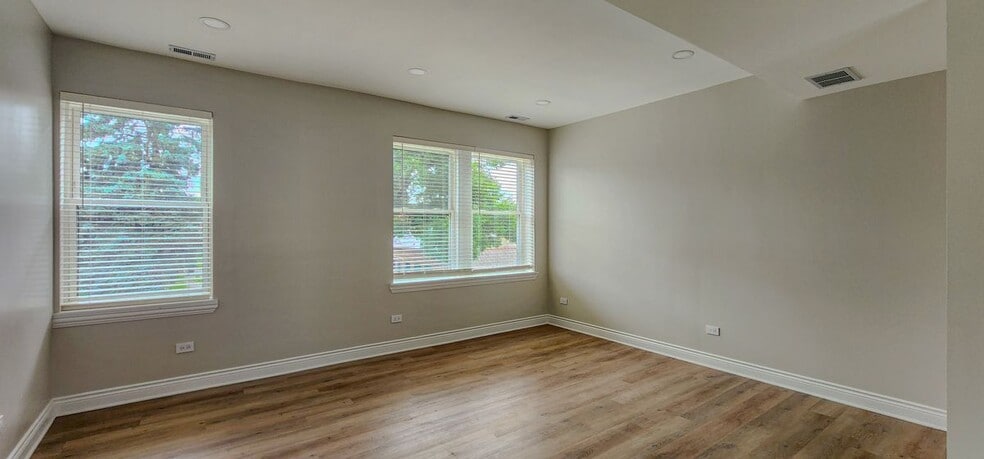 Building Photo - 2552 S Central Park Ave