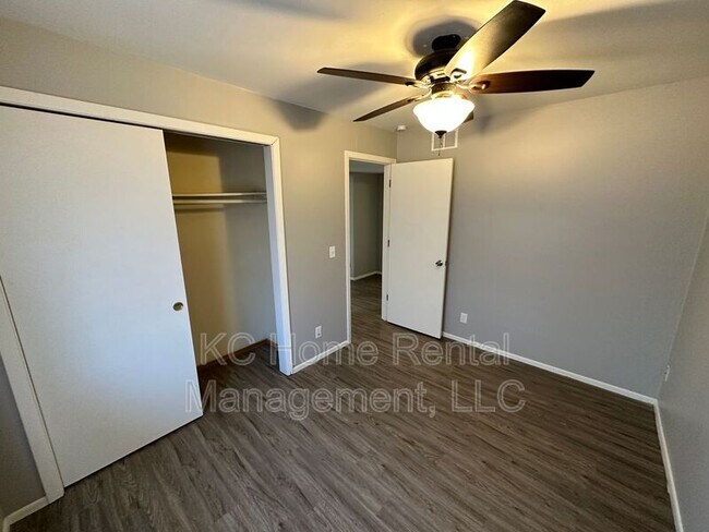 Building Photo - 2210 NE 77th St