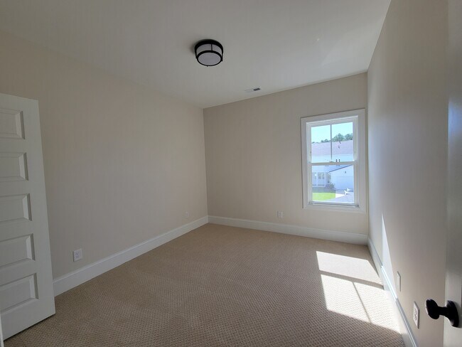 Building Photo - 3907 Harkers Way