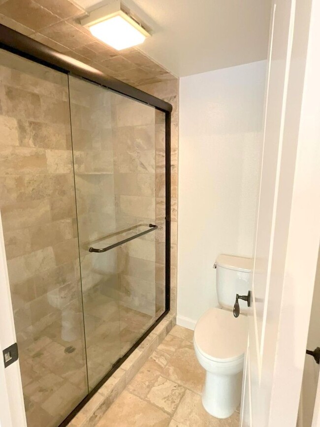 Building Photo - Wonderful Townhome In Walnut Creek Near He...