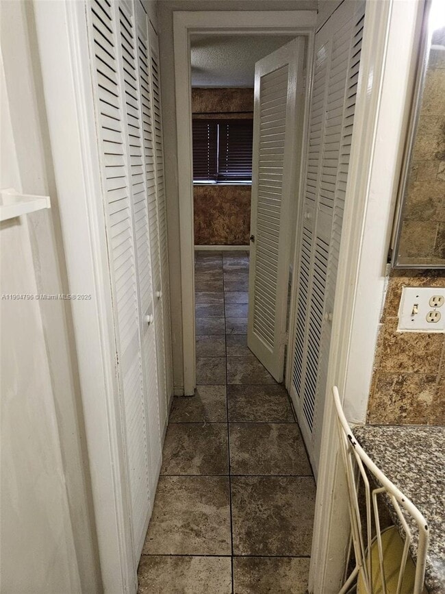 Building Photo - 1460 NE 169th St