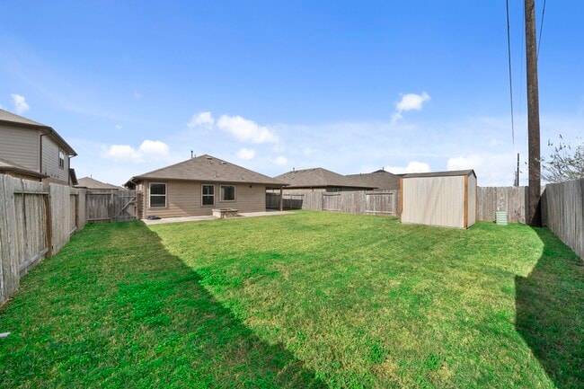 Building Photo - 8303 Amaryllis Ct