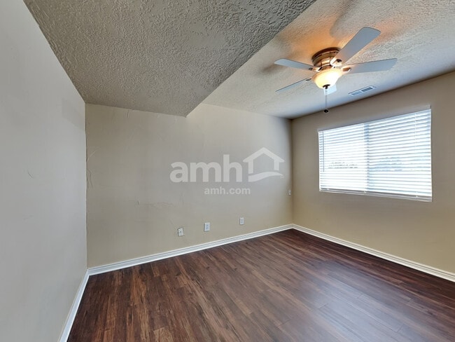 Building Photo - 1121 N 600 E