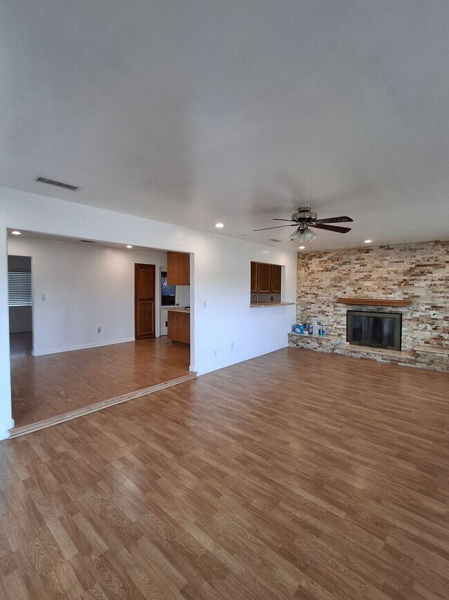 Building Photo - Amazing 4-Bedroom Home w/ Views!