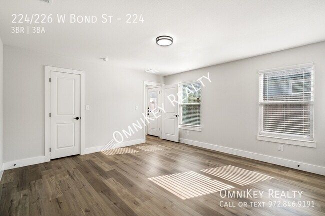 Building Photo - 224/226 W Bond St-224