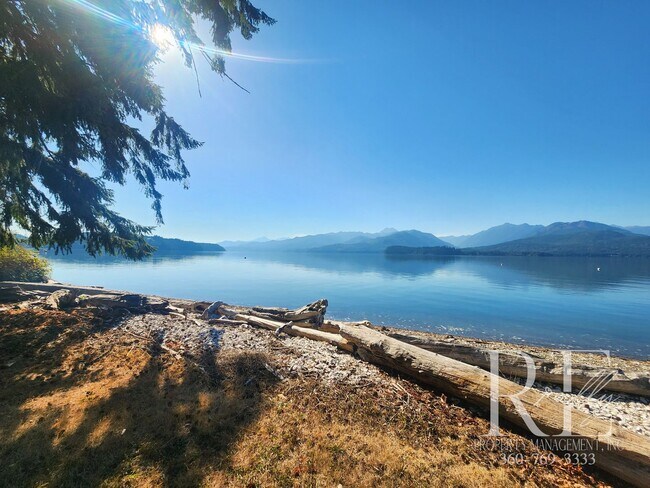 Building Photo - Waterfront Tudor | Private, Vintage Charm with Casita