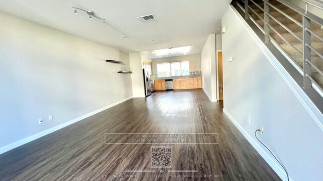 Building Photo - Contemporary Townhouse Living at Its Finest