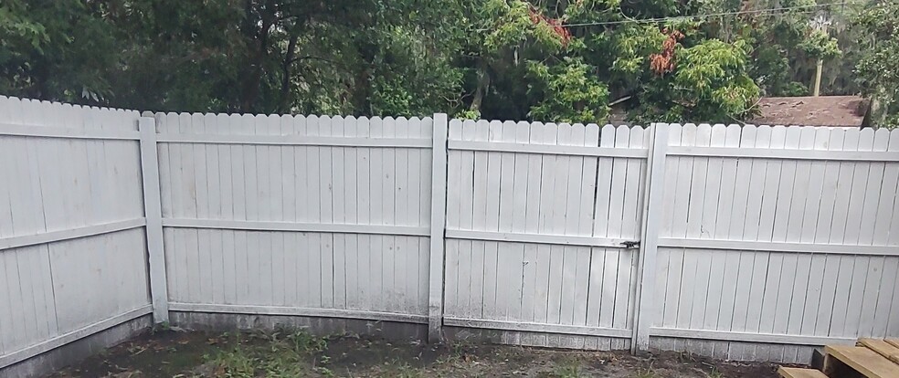 Home A - Privacy fence - 1200 N St