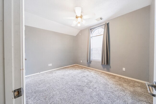 Building Photo - 23411 W Pine Ivy Ln