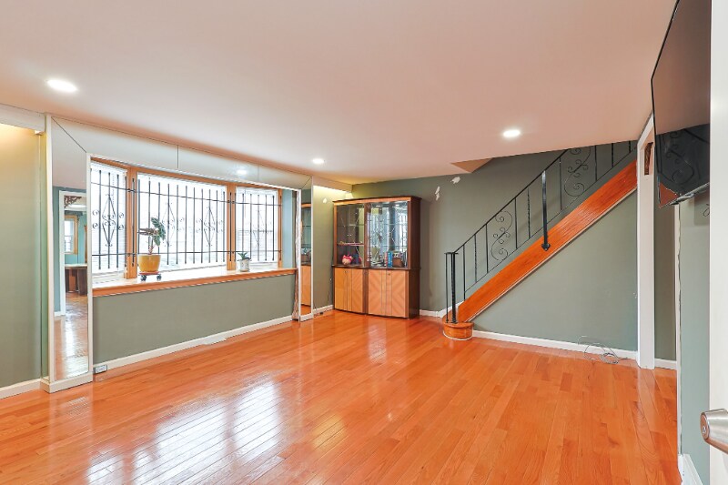 Building Photo - 2421 Vista St