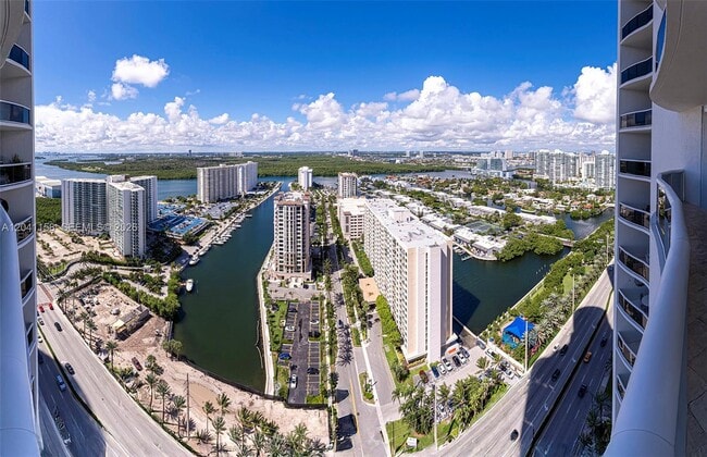 Building Photo - 15901 Collins Ave
