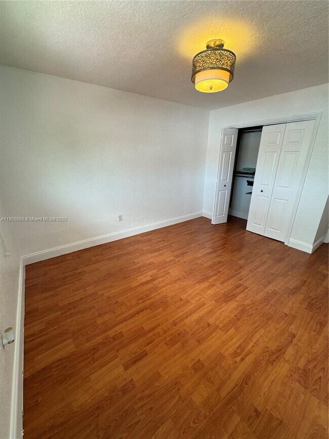 Building Photo - 427 Santander Ave
