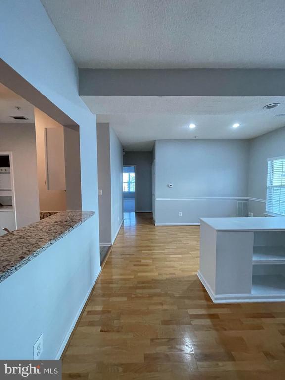 Building Photo - 1701 Lake Shore Crest Dr