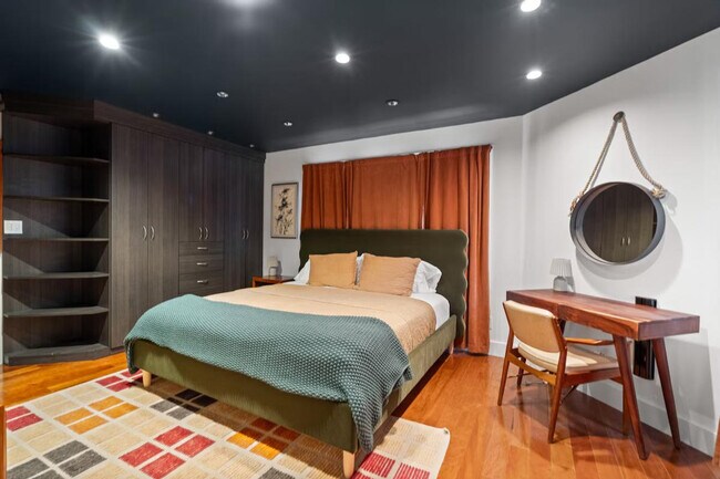 Building Photo - 2720 N Fillmore St