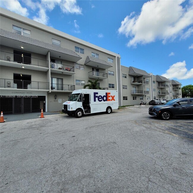 Building Photo - 5100 SW 41st St