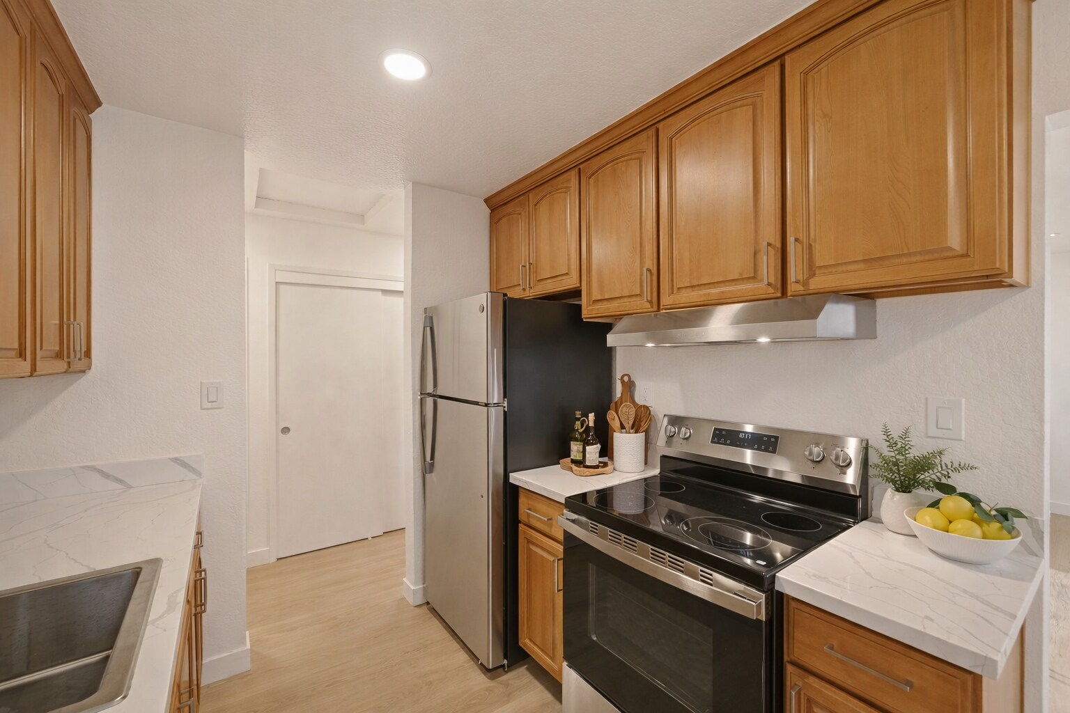 Building Photo - 1731 Ross Cir