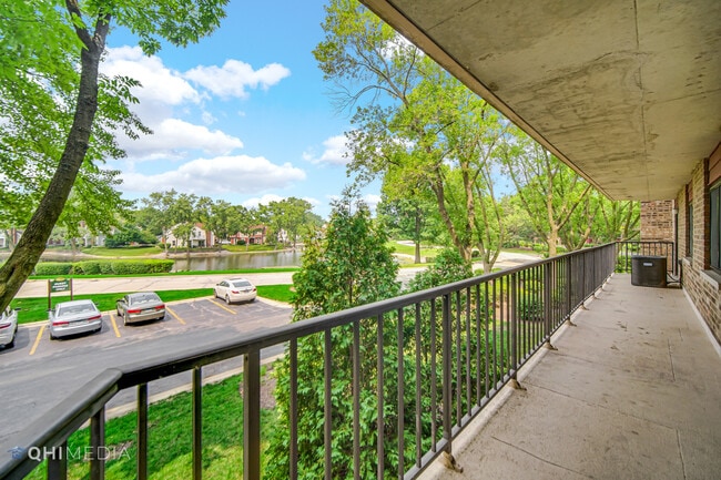 Building Photo - 111 S Baybrook Dr