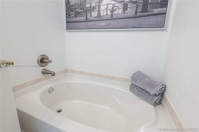 Building Photo - 1830 Radius Dr