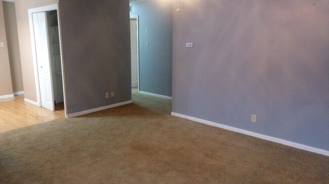 Building Photo - 3BR rancher with appliances and garage. Pr...