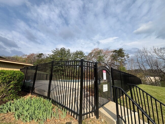 Building Photo - 5260 Crossbow Cir