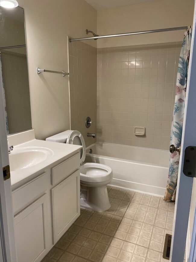 Building Photo - 2824 White Thorn Cir