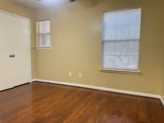 Building Photo - 15711 Western Skies Dr