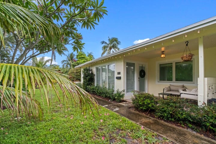 Building Photo - 1007 NE 9th Ct